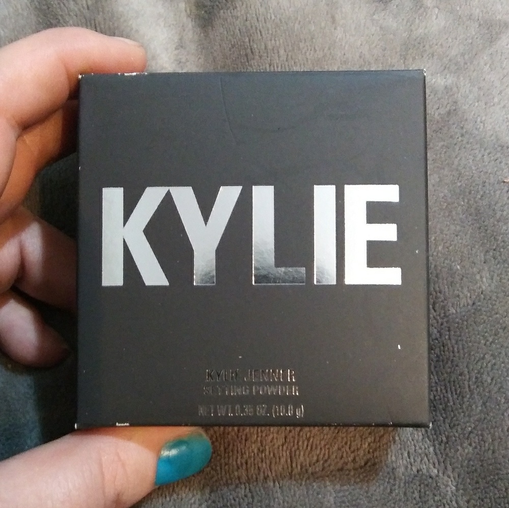 Kylie Cosmetics Setting Powder in TRANSLUCENT